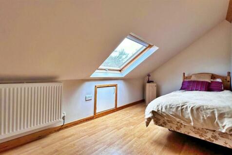 Bed 5.jpg