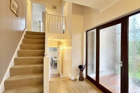 Hallway 4.jpg