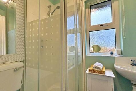Shower Room 1.jpg