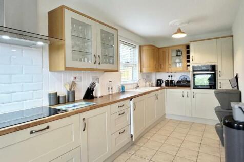 Kitchen 2.jpg