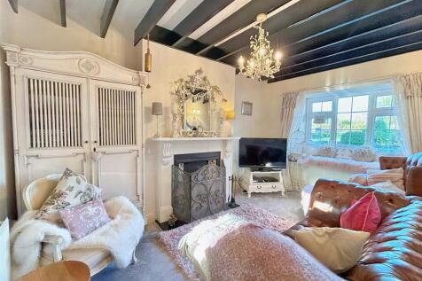 Living Room 3.jpg