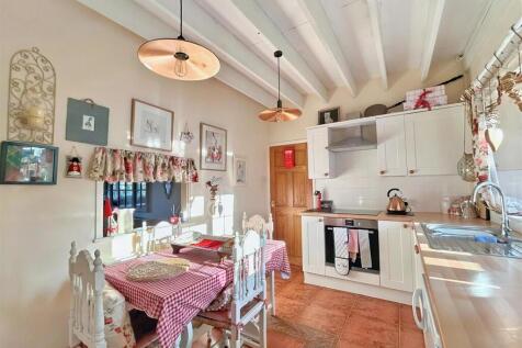 Kitchen 1.jpg