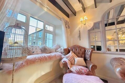 Living Room 2.jpg