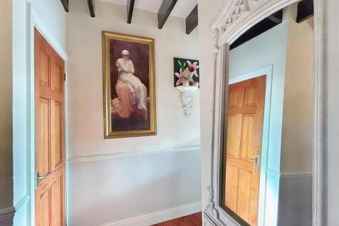 Hallway 1 (1).jpg