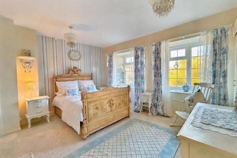 Bedroom 1.jpg