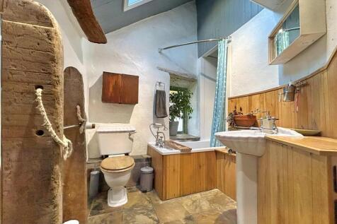 Bathroom.jpg