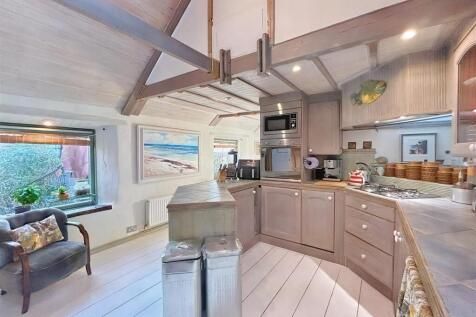 Kitchen 1.jpg