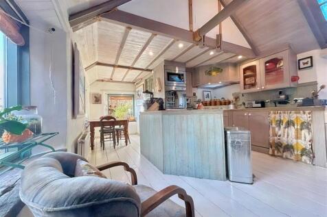 Kitchen 2.jpg