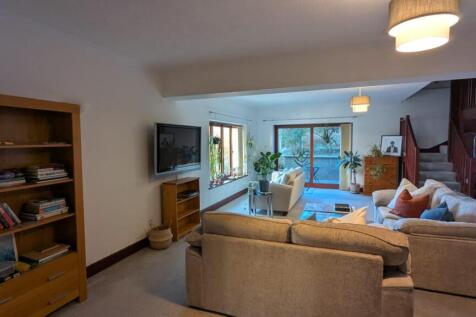 Living Room 2.jpeg