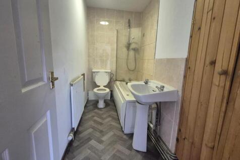 7ER Bathroom.jpeg