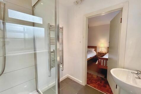 Ensuite 2 (2).jpg