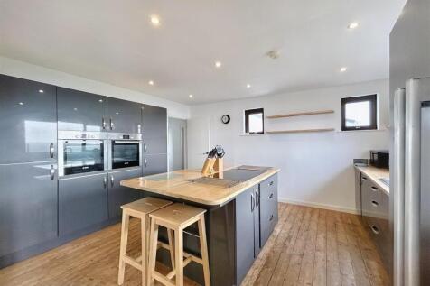 Kitchen 1 (2).jpg