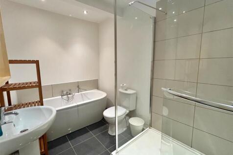 Main Bathroom.jpg
