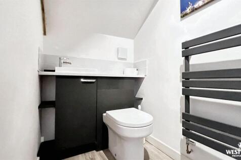Bedroom 3 WC.jpg