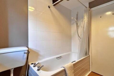 Bathroom 2.jpg