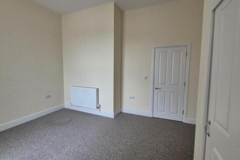 Bedroom 1 2.jpg