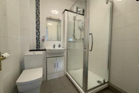8 chapel bath.jpg
