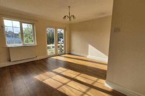85aCR Living-room 1.jpeg