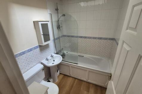 85aCR Bathroom 2.jpeg
