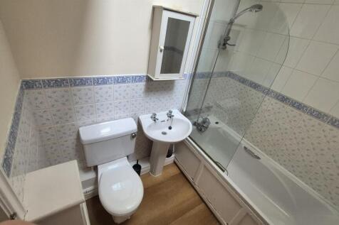 85aCR Bathroom 1.jpeg