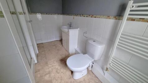 F1-3CL Bathroom 2.jpeg