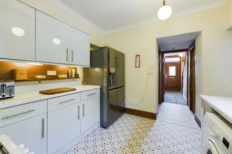 Kitchen 2.jpg