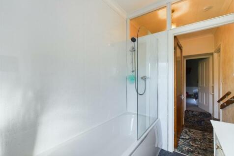 Bathroom 1.jpg