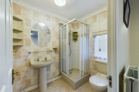 Shower Room.jpg