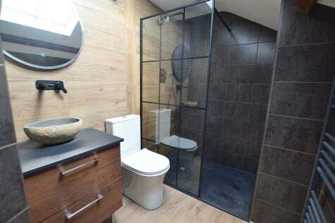 master ensuite.JPG