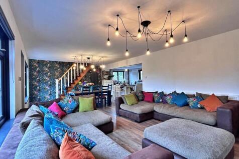 Living Room.jpg