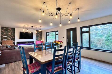 Dining Area.jpg