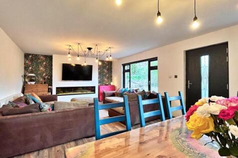 Living Room 1.jpg