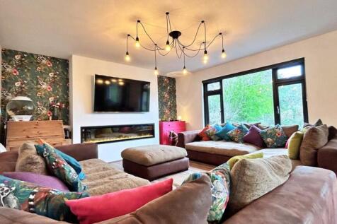Living Room 2.jpg