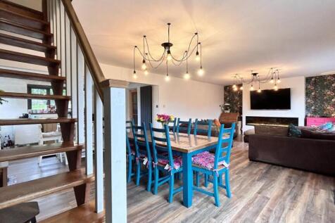 Dining Area 1.jpg