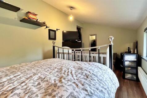 Bedroom 2.2.jpg