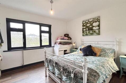 Bedroom 4.1.jpg