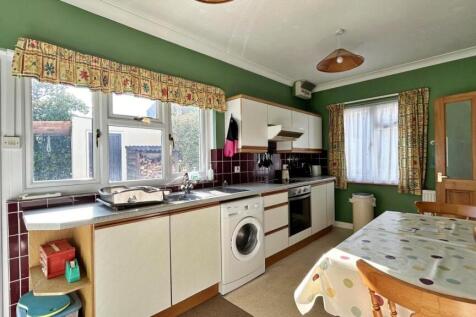 Kitchen 2.jpg
