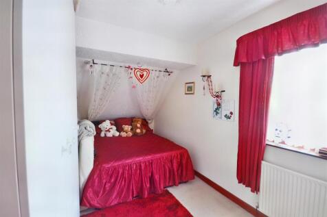 second bedroom.jpg