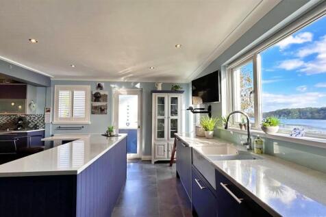 Kitchen 2.jpg