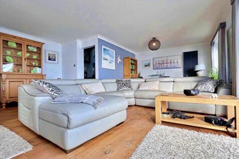 Living Room 6.jpg
