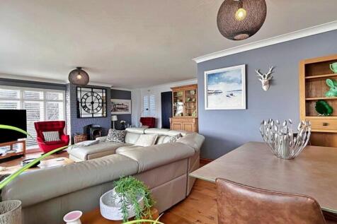 Living Room 4.jpg
