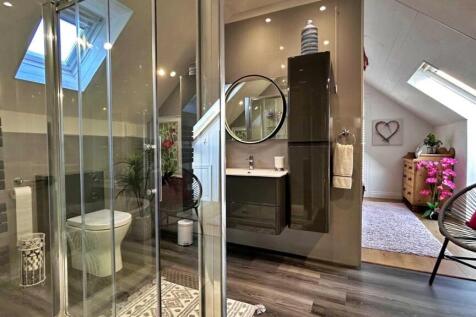 Bathroom 1.2.jpg