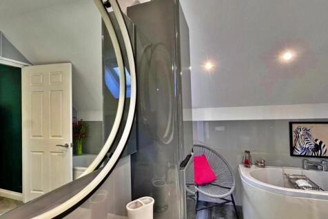 Bathroom 1.jpg