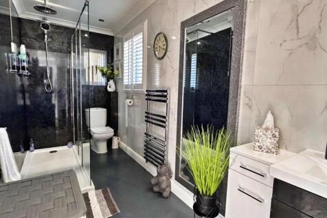Master Ensuite.jpg