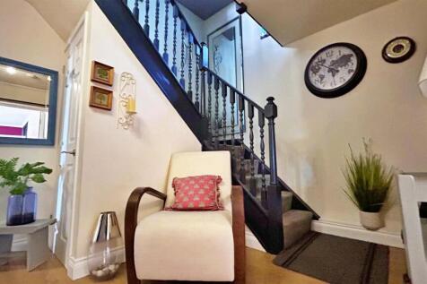 Hallway 1.jpg