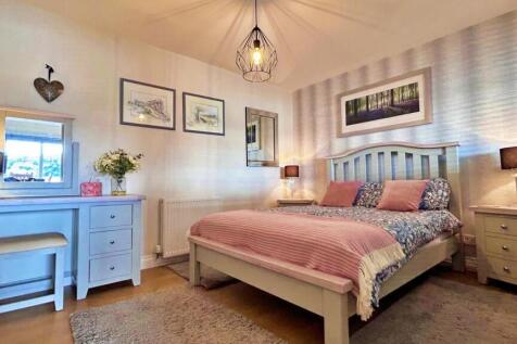 Bedroom 1.jpg