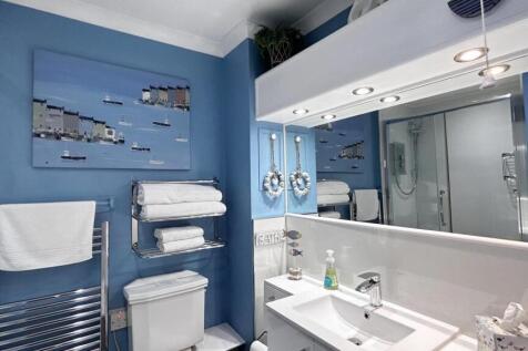 Ensuite 1.jpg