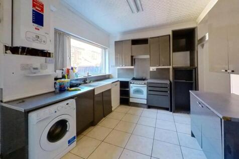 GuDASzHwg46-Kitchen.jpeg