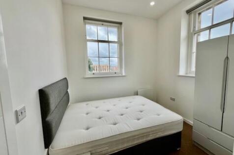 bedroom1301.jpg