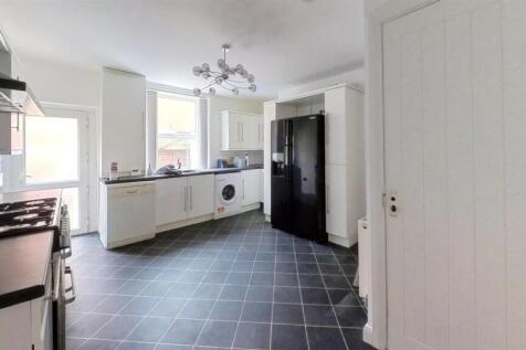 516-Tong-Moor-Rd-Kitchen 1.jpg